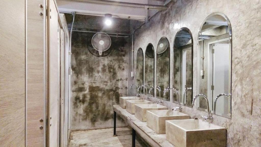 Vm1 Hostel Банкок Екстериор снимка